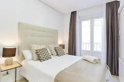 Cama o camas de una habitación en LEEWAYS APARTMENT XVIII in GRAN VÍA