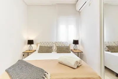 Cama o camas de una habitación en LEEWAYS APARTMENT XXIX in GRAN VÍA
