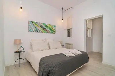 Cama o camas de una habitación en Apartment with Balconies in La Latina by Batuecas