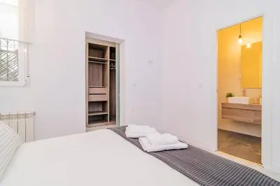 Cama o camas de una habitación en Apartment with Balconies in La Latina by Batuecas