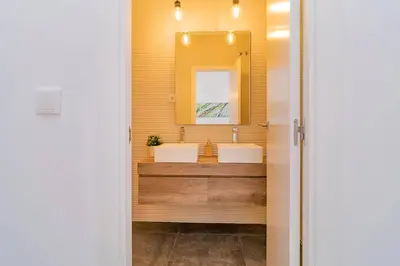 Un baño de Apartment with Balconies in La Latina by Batuecas