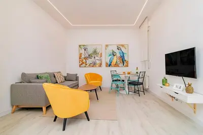 Una televisión o centro de entretenimiento en Marvelous Duplex 3 Bedrooms in La Latina by Batuecas
