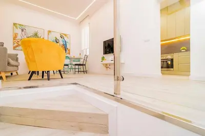 Una televisión o centro de entretenimiento en Marvelous Duplex 3 Bedrooms in La Latina by Batuecas