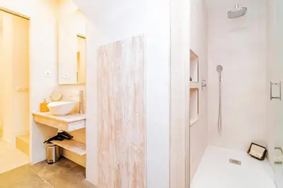 Un baño de Marvelous Duplex 3 Bedrooms in La Latina by Batuecas