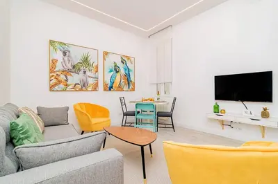 Una televisión o centro de entretenimiento en Marvelous Duplex 3 Bedrooms in La Latina by Batuecas