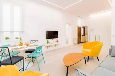 Una televisión o centro de entretenimiento en Marvelous Duplex 3 Bedrooms in La Latina by Batuecas