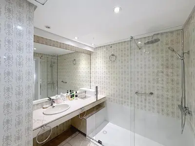 Un baño de Urbantec Realty - Plaza de Colón
