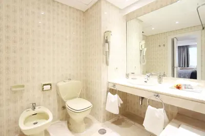 Un baño de Urbantec Realty - Plaza de Colón