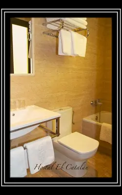 Un baño de Hostal El Catalán