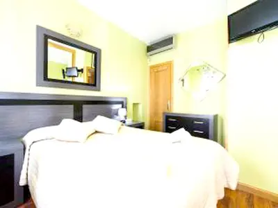 Cama o camas de una habitación en Cosy apartment in the heart of Madrid, 45m², with A/C