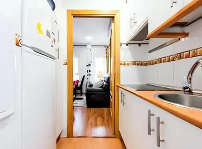 Una cocina o zona de cocina en Cosy apartment in the heart of Madrid, 45m², with A/C