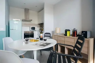 Una cocina o zona de cocina en HOMEABOUT RETIRO Apartment II