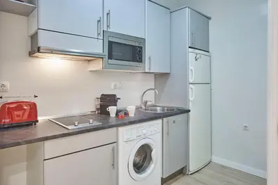Una cocina o zona de cocina en LEEWAYS APARTMENT in SAN BERNARDO