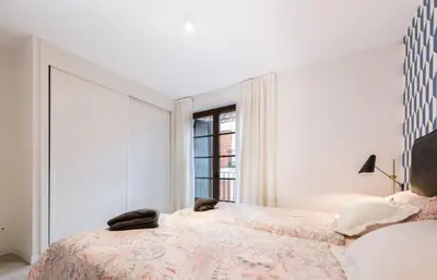Cama o camas de una habitación en M&F MALASAÑA