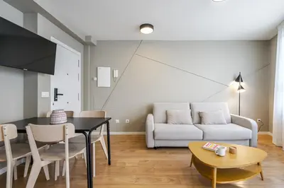 Una televisión o centro de entretenimiento en Color Apartments by Olala Homes