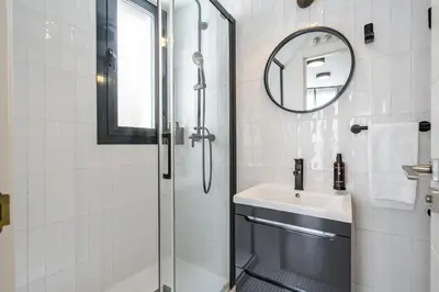 Un baño de Color Apartments by Olala Homes