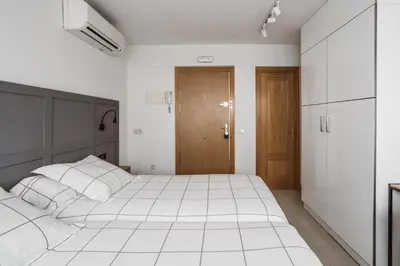 Cama o camas de una habitación en Exclusive Rooms in the Heart of the City