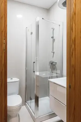 Un baño de Exclusive Rooms in the Heart of the City