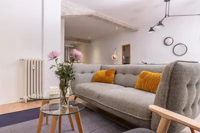 Zona de estar de Moderno y Chic 2BR2BA apartmento en Chueca
