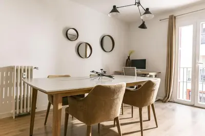 Plano de Moderno y Chic 2BR2BA apartmento en Chueca
