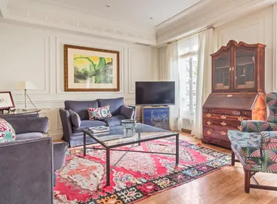 Zona de estar de Elegant 3-Bedroom Apartment in Exclusive Barrio Salamanca Stylish & Spacious