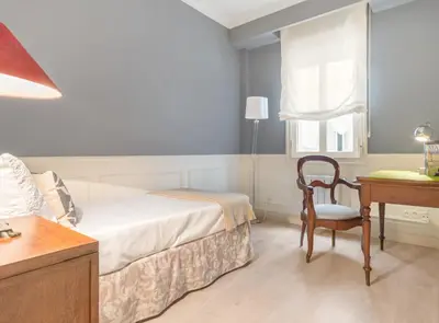 Cama o camas de una habitación en Elegant 3-Bedroom Apartment in Exclusive Barrio Salamanca Stylish & Spacious