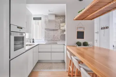 Una cocina o zona de cocina en Stylish 3-Bed Apartment in Madrid’s Golden Mile