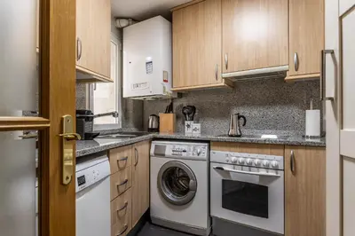 Una cocina o zona de cocina en Waou Chamberi I - Alquiler Corta Duración