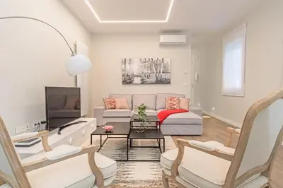 Zona de estar de Spacious 3-Bed Apartment in Chueca Madrid