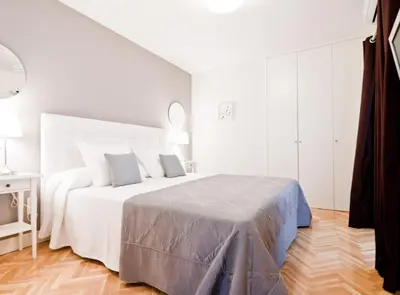 Cama o camas de una habitación en Spacious Apartment in Argüelles, Madrid