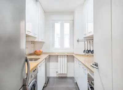 Una cocina o zona de cocina en Stylish 2BR Apartment Steps from Retiro Park