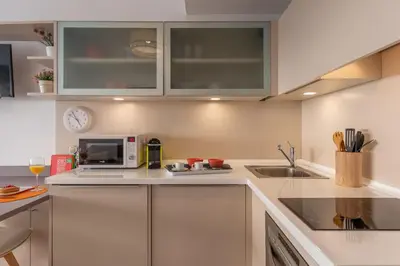 Una cocina o zona de cocina en Cozy Elegant Studio in Villanueva Madrid