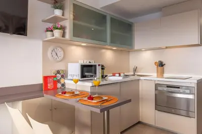 Una cocina o zona de cocina en Cozy Elegant Studio in Villanueva Madrid