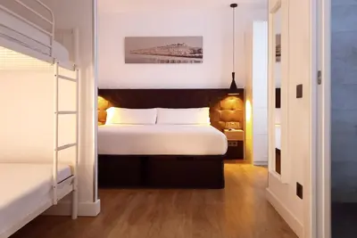 Cama o camas de una habitación en Woohoo Rooms Fuencarral