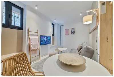 Una televisión o centro de entretenimiento en Apartamentos Madrid Rio