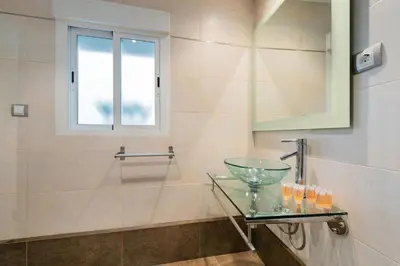 Un baño de Comfortable Cozy - 1D 1B - Sol
