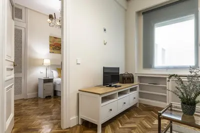 Una televisión o centro de entretenimiento en Waou Plaza de España I - Alquiler Corta Duración