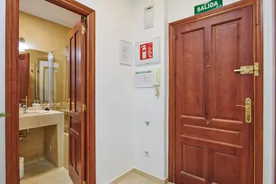 Un baño de LEEWAYS APARTMENT in GRAN VÍA XIV