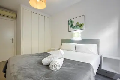 Cama o camas de una habitación en Dobo Madrid Ventas