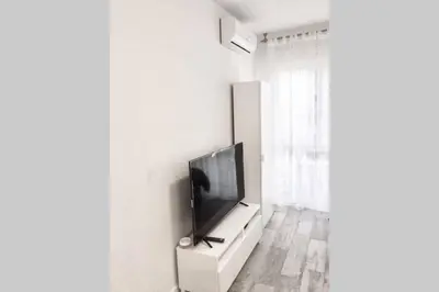 Una televisión o centro de entretenimiento en Estudio Estilo Nórdico Madrid (Malasaña Gran Vía)