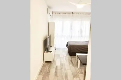 Una televisión o centro de entretenimiento en Estudio Estilo Nórdico Madrid (Malasaña Gran Vía)