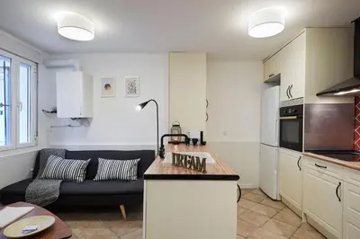 Una cocina o zona de cocina en LEEWAYS APARTMENT I in SAN LORENZO