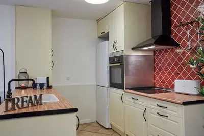 Una cocina o zona de cocina en LEEWAYS APARTMENT I in SAN LORENZO