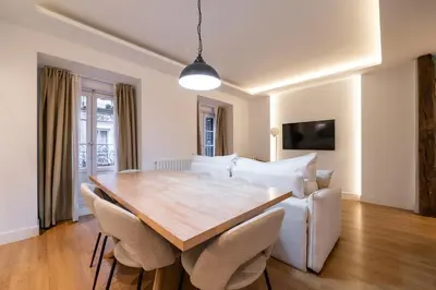 Cama o camas de una habitación en Chamberi I calle Monteleón 2BR 2BH