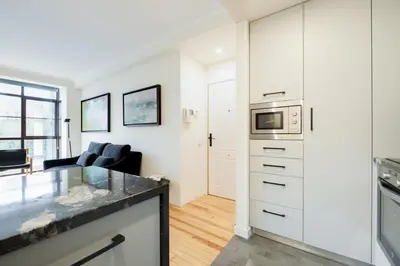 Una cocina o zona de cocina en Bright Luxurious - 1BD 2BTH - AtochaRetiro