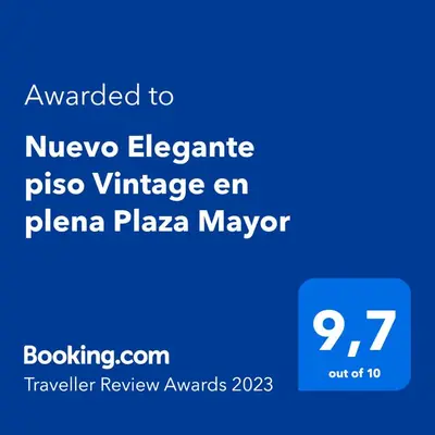 Certificado, premio, señal o documento que está expuesto en Nuevo Elegante piso Vintage en plena Plaza Mayor