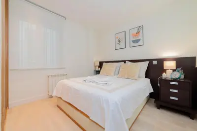 Cama o camas de una habitación en Deslumbrante Apto Barrio de Las Letras by Batuecas