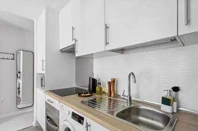 Una cocina o zona de cocina en Limehome Madrid Calle de la Paloma - estancia temporal
