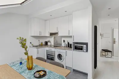 Una cocina o zona de cocina en Limehome Madrid Calle de la Paloma - estancia temporal