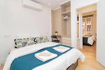 Cama o camas de una habitación en Superb Apartment near Madrid Rio by Batuecas